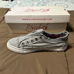 Kids blowfish never been worn